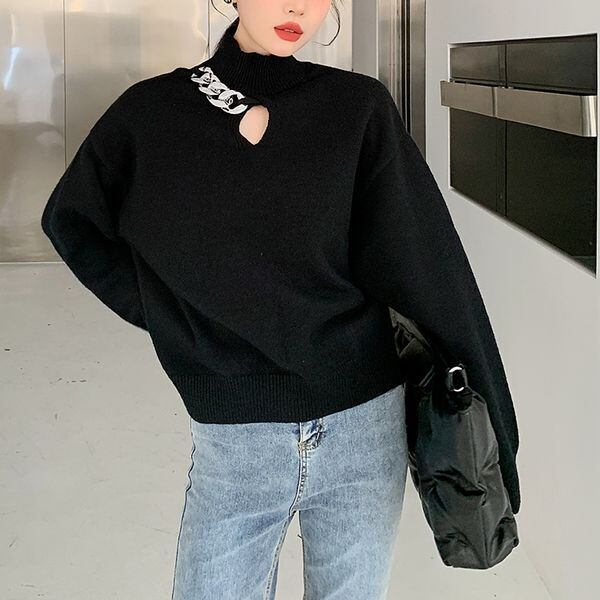 トップス レディース セーター アシンメトリー チェーン S M L ブラック リブ 伸縮性 ニット ハイネック タートルネック 長袖 ニットソー プルオーバー シンプル カジュアル フェミニン キュート 大人可愛い おしゃれ 普段使い デート お出かけ 女子会 休日 旅行 通勤 通学 着まわし 重ね着コーデ ファッション コーデ スタイル モテ 送料無料 抜け感 ユニーク 秋 冬