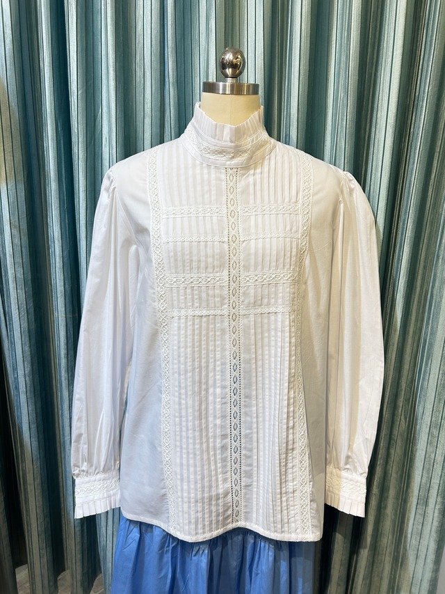 vintage “ORVIS” tuck & lace white blouse