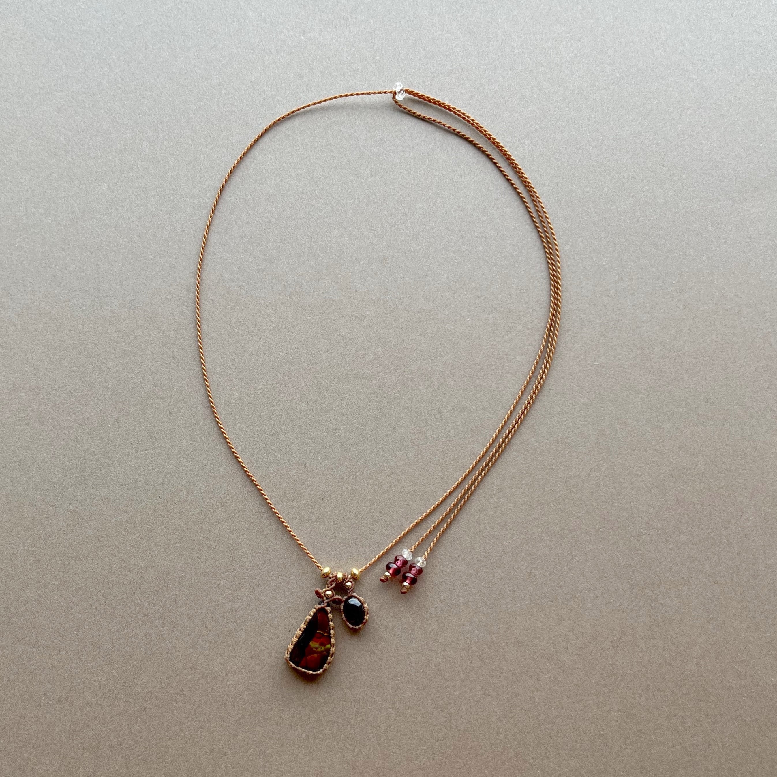 ファイヤーアゲートとガーネットのマクラメ編み 天然石ブレスレット ファイヤーアゲートとガーネットのマクラメ編み 天然石