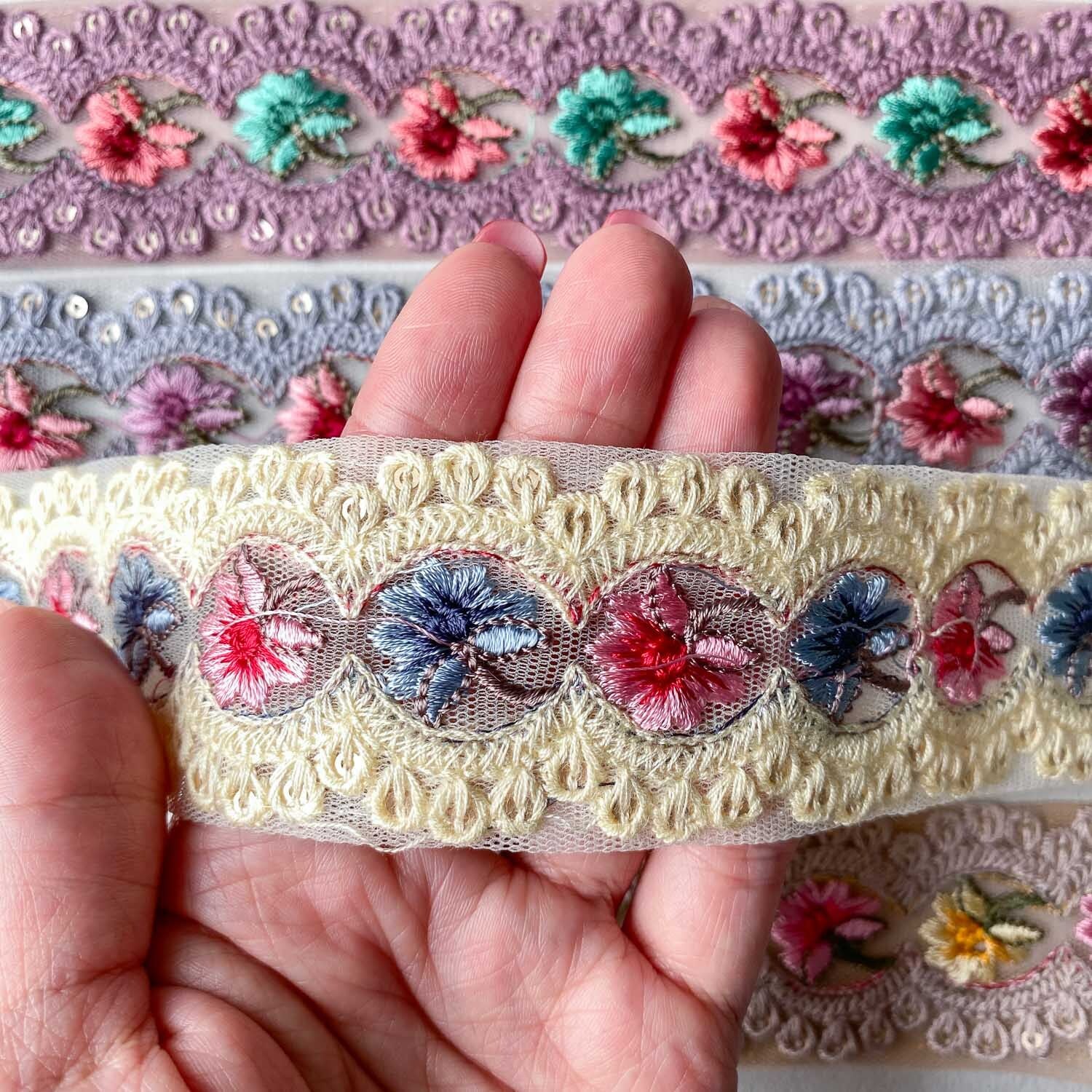 2色のお花スカラップ縁チュール刺繍リボン（1mカット） | Dua