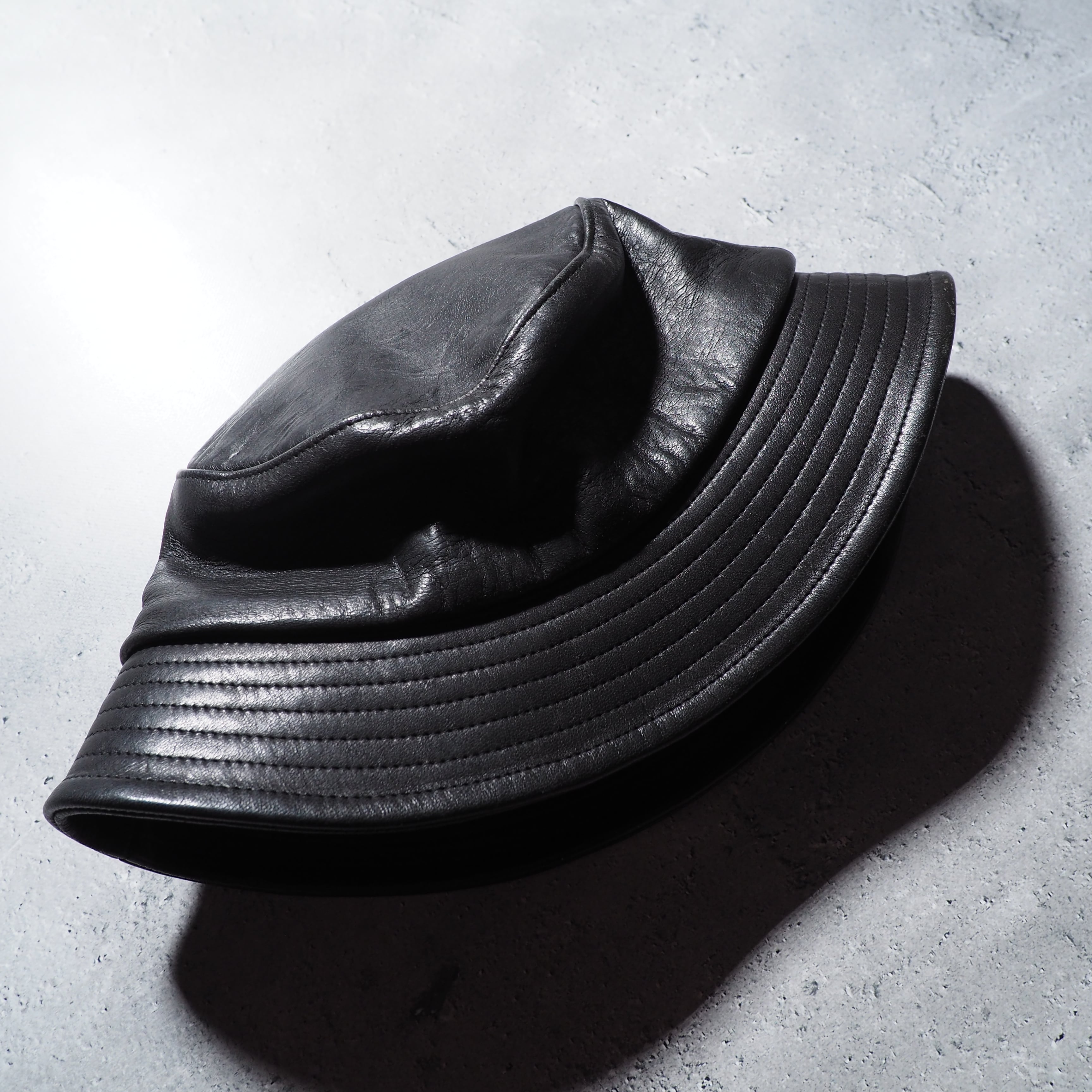 ” KIJIMA TAKAYUKI ” Black Beautiful silhouette Deer leather Bucket hat