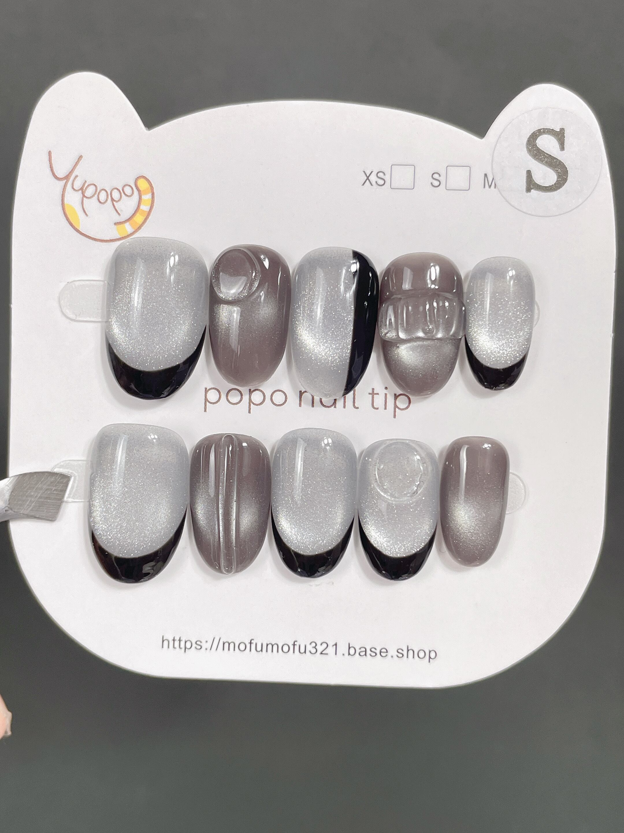 196ボルドーにシルバーときらきらストーンが艶やかなネイルチップ(196