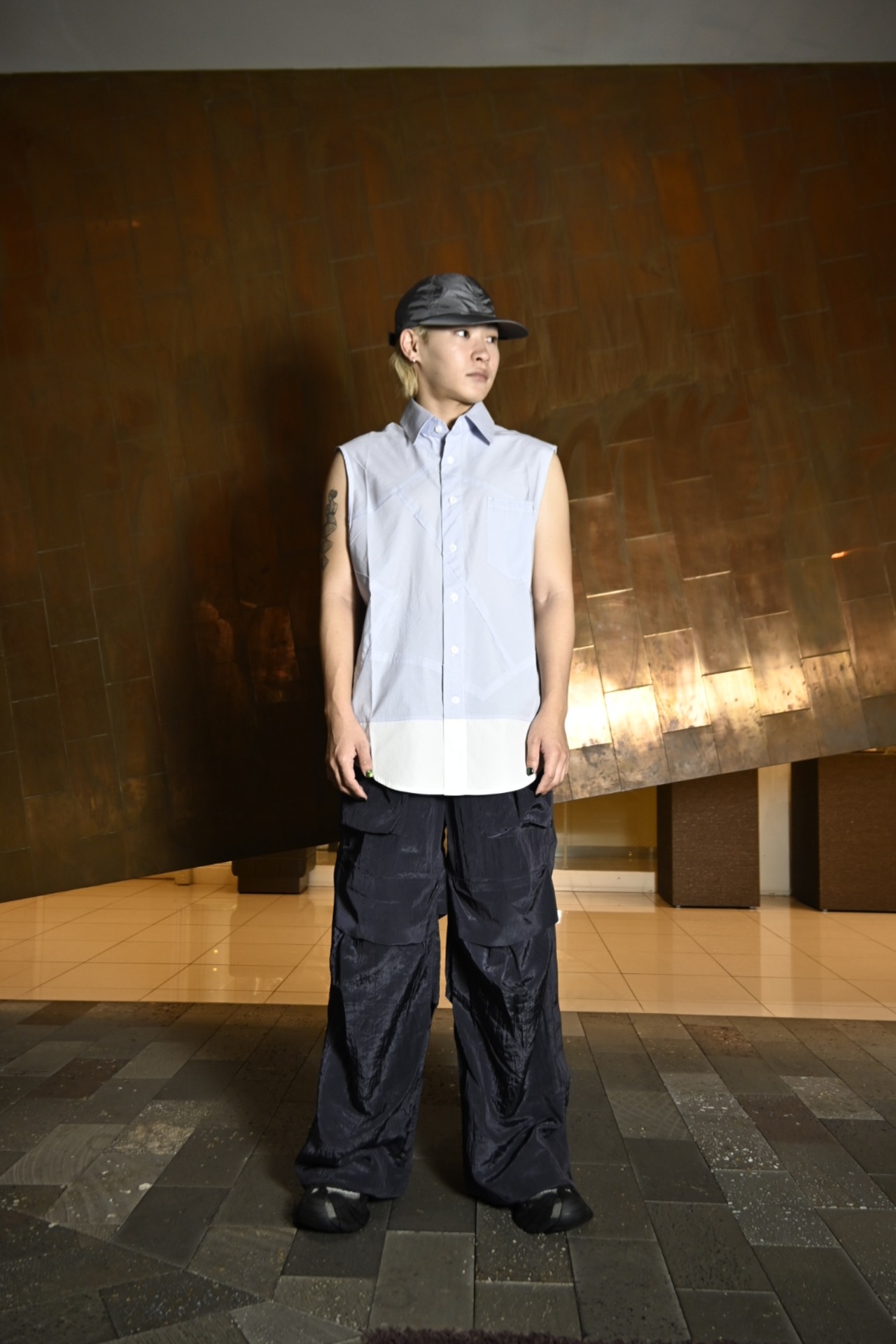 【26SS】Feng Chen Wang フェンチェンワン / Multi pocket cargo trousers with button up side - 1