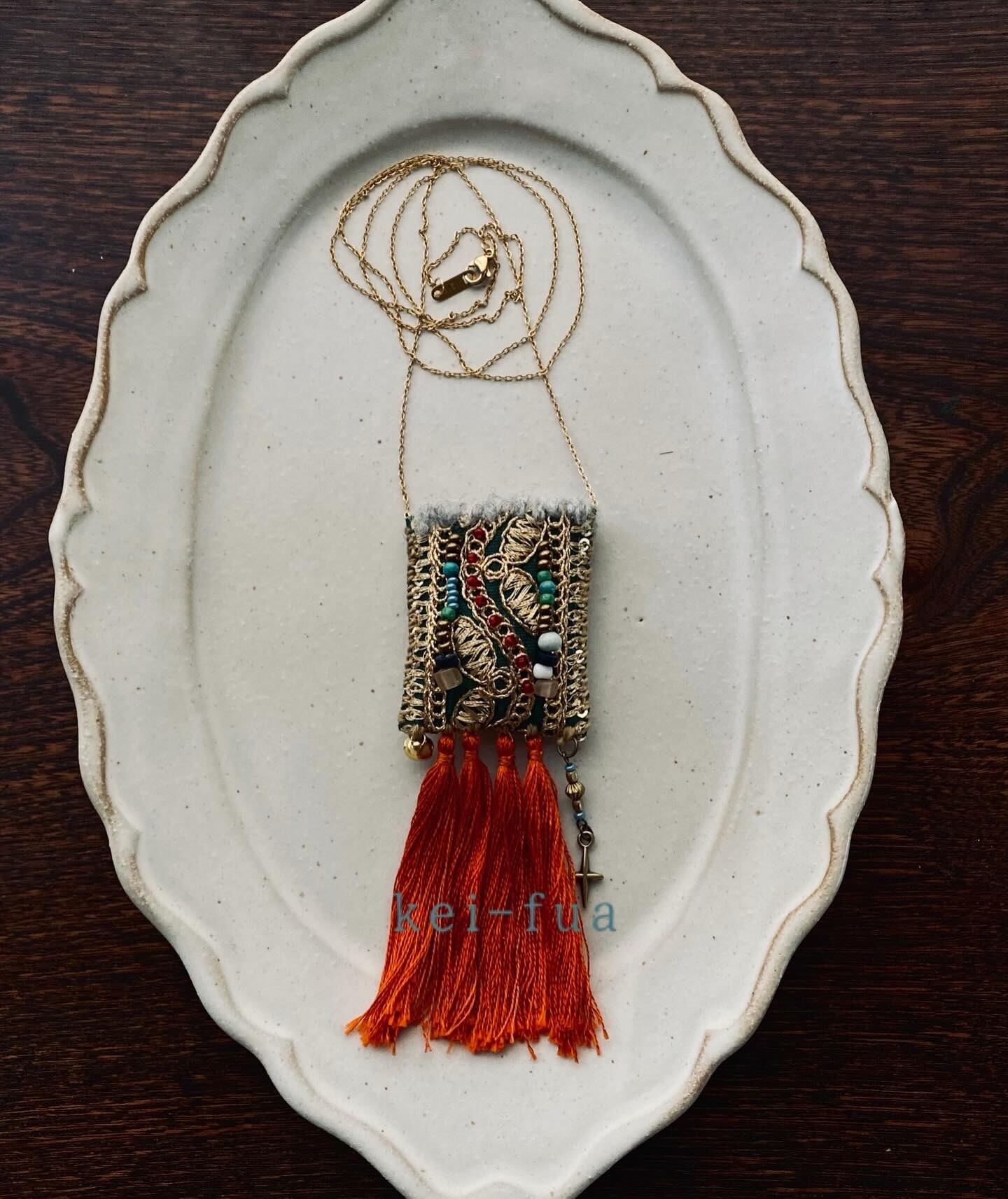 インド刺繍リボンと、タッセルのペンダント(Chinese orange) | 桂花