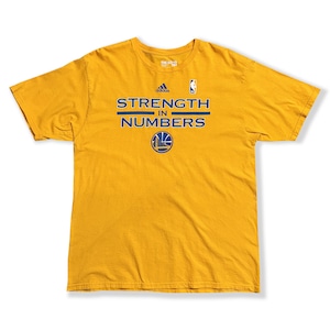 Golden State Warriors -STRENGTH IN NUMBERS- Printed T-Shirt. adidas