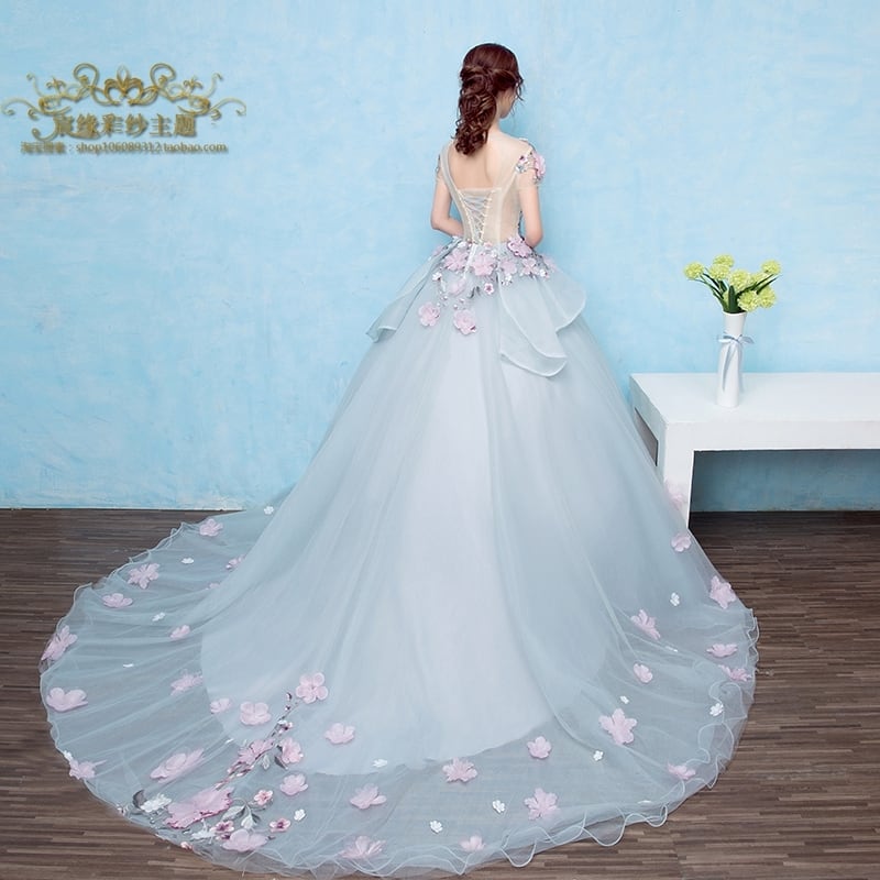 素敵なカラードレス    二色  抜群 のおしゃれ見え  ロングトレーン  花嫁