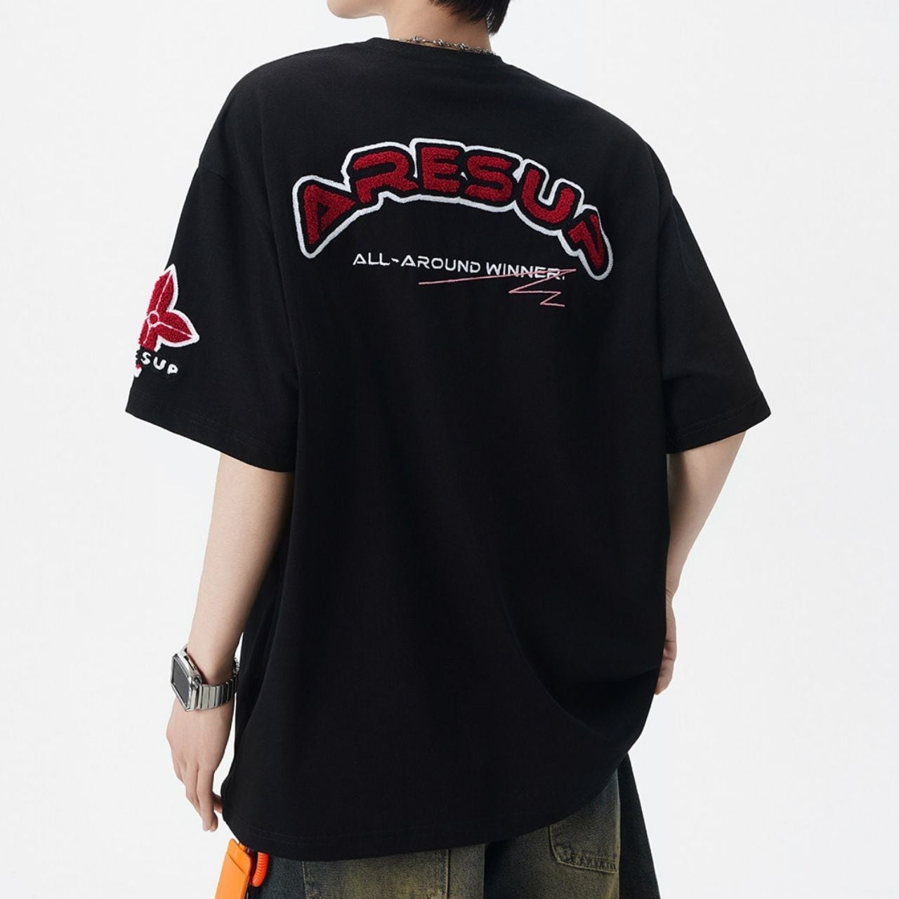 バックロゴストリートグラフィックTシャツ 2col   A00359