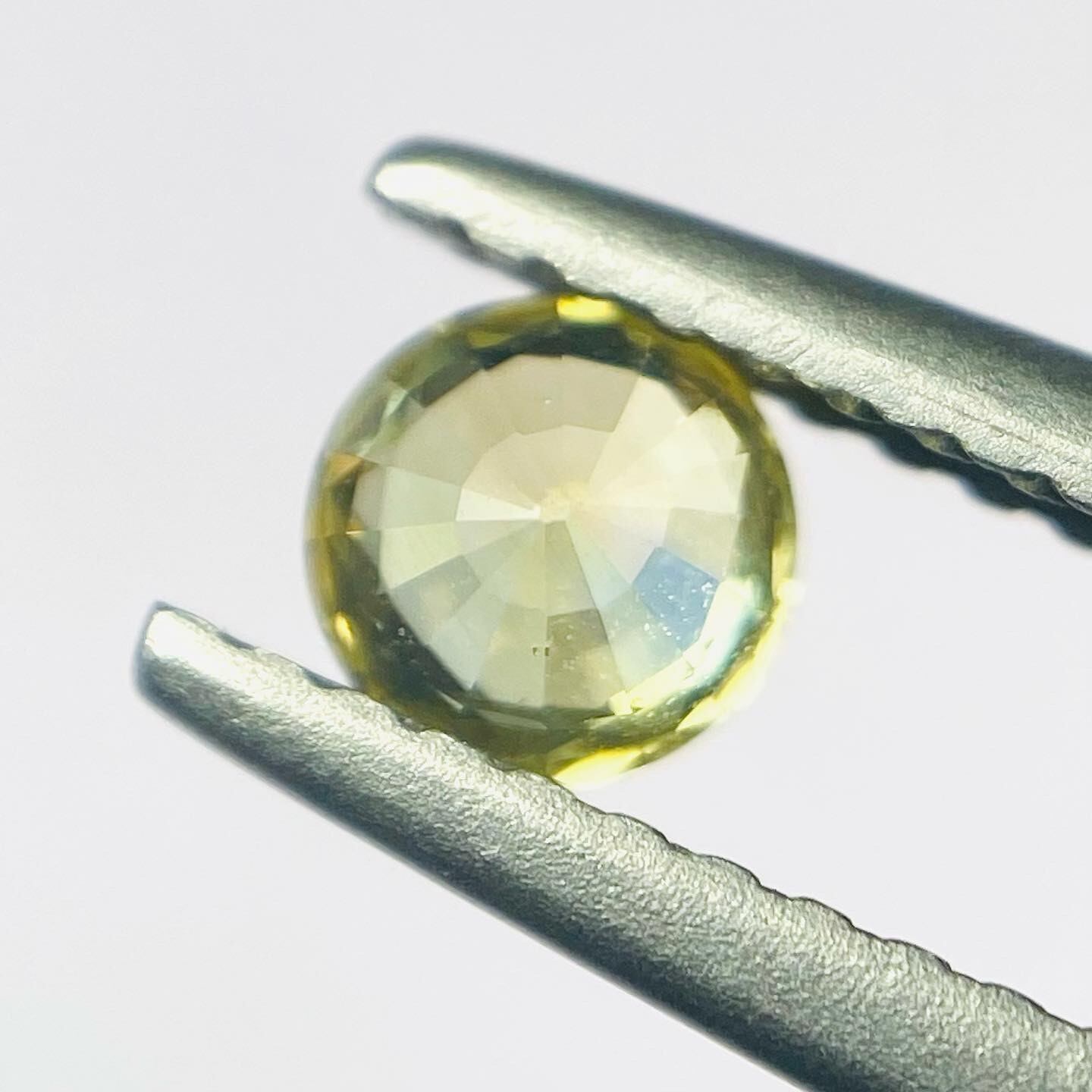 もうすぐ満月なサファイア