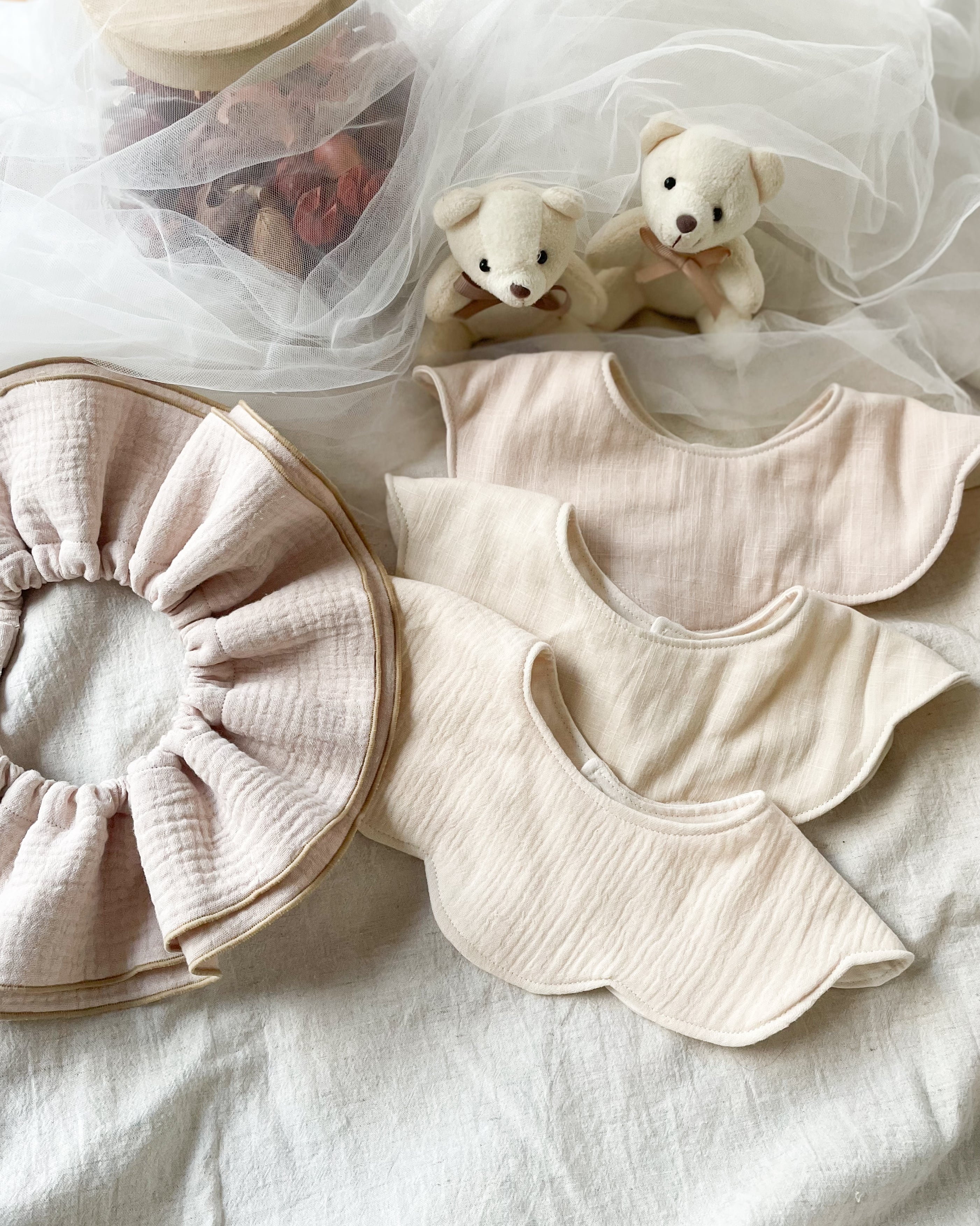 No.15 紫小花のふかふか花びらスタイ♡ No.15 紫小花のふかふか花びらスタイ♡ 全5色】もくもく花びらスタイ 単品