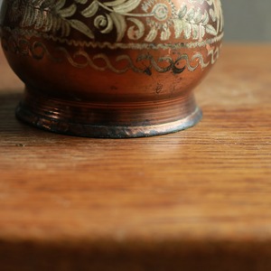 彫りが美しい、プリミティブなフラワーベース 4