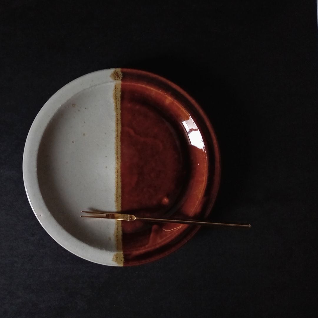 5寸プレート〈飴釉×藁白釉 掛け分け〉鳥取因幡焼/三木健太郎