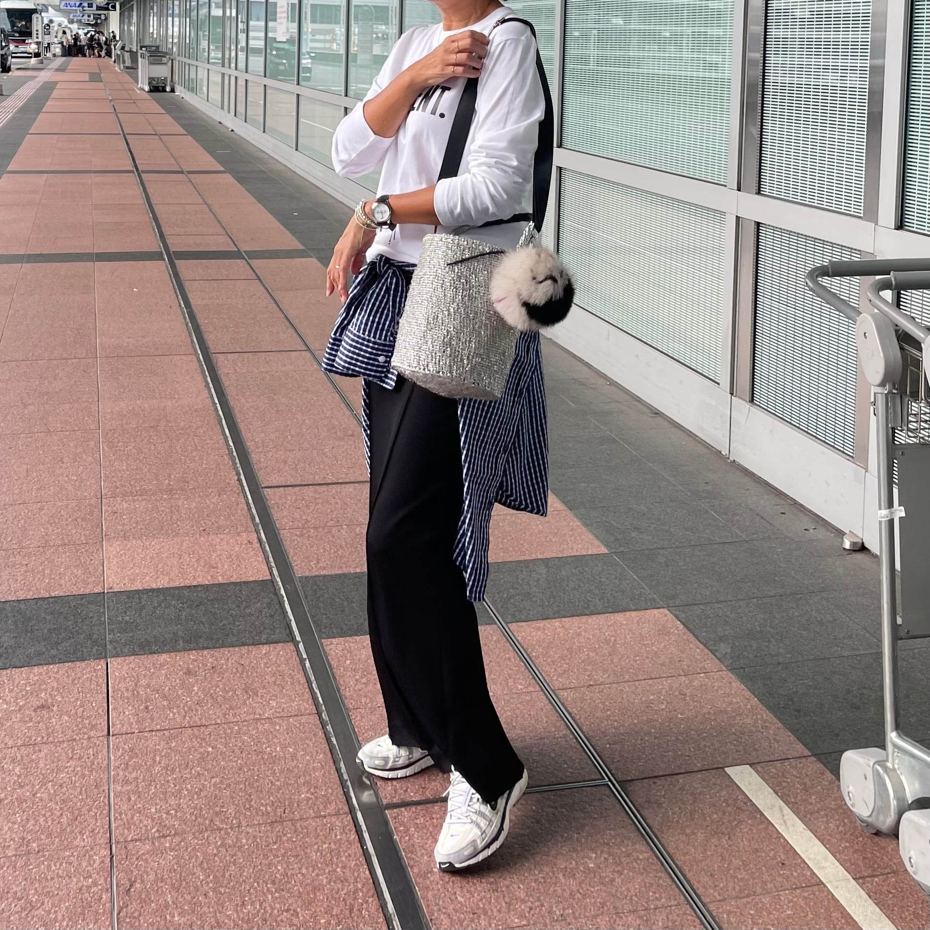 OVAL Shoulder Strap Kago-Bag & BIG FUR / Greige x White | meong blue