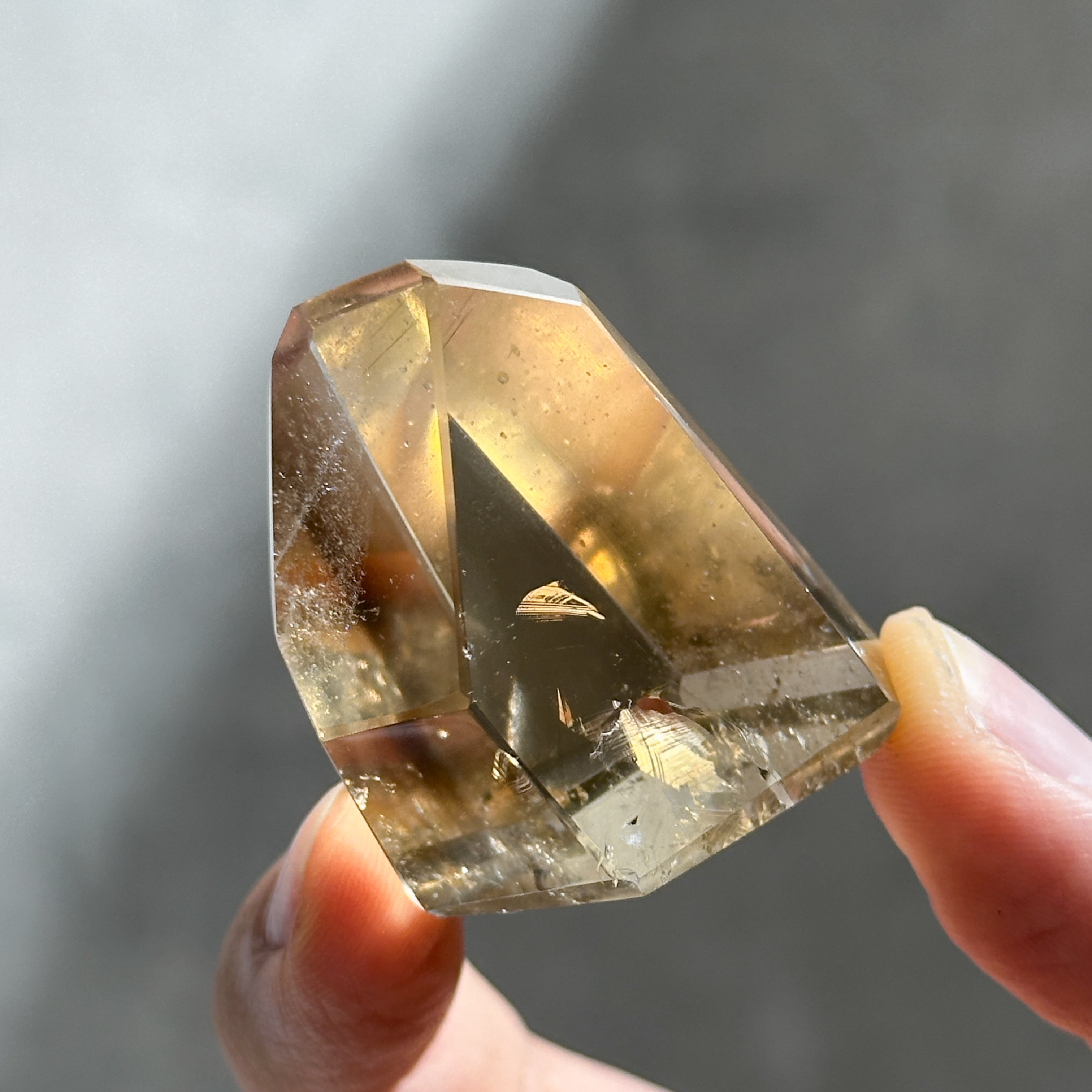 ファントム・虹◎シトリン（黄水晶） フリーフォーム36◇ Citrine