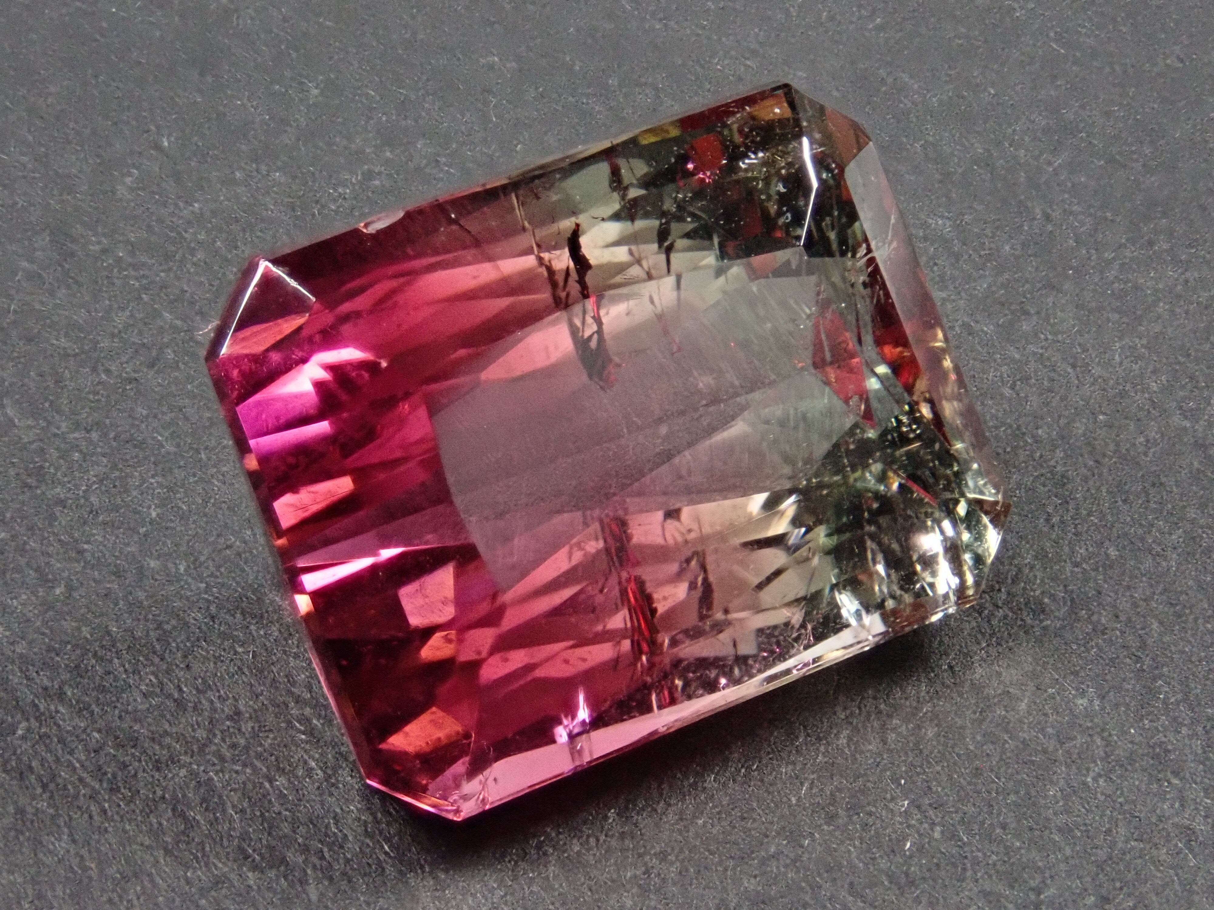 ブラジル産バイカラートルマリン 8.052ct