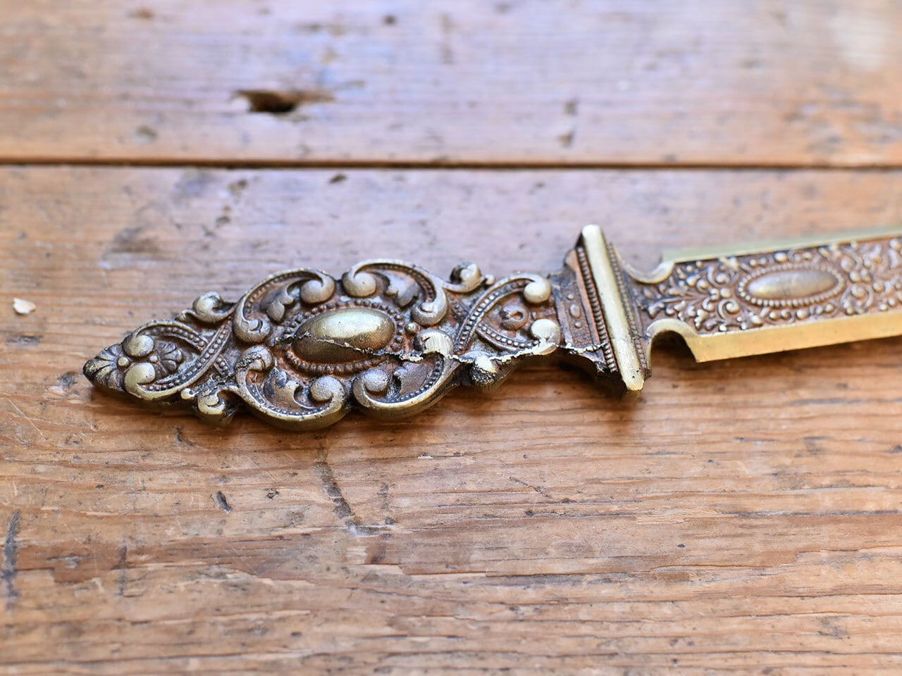 装飾が素敵なペーパーナイフ 真鍮製 フレンチアンティーク