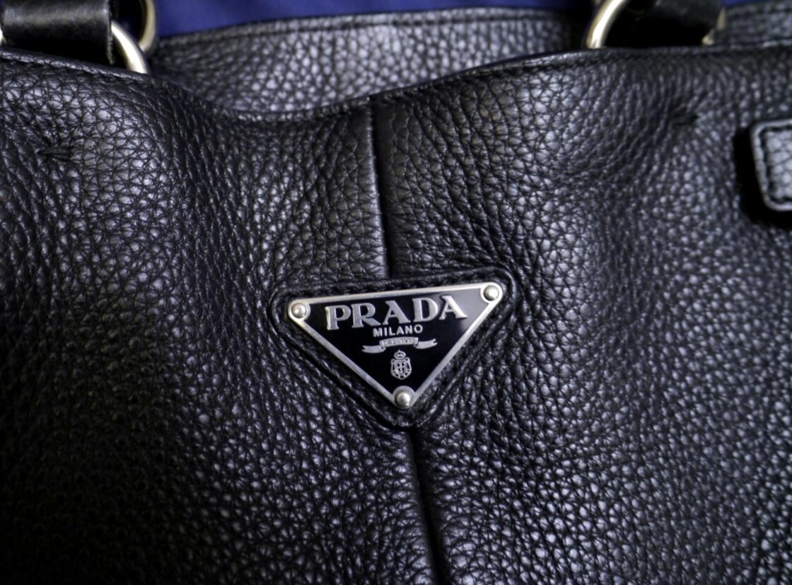 レア美品◇PRADA プラダ A4対応ビジネス可 ベルテッドデザイン レザー 
