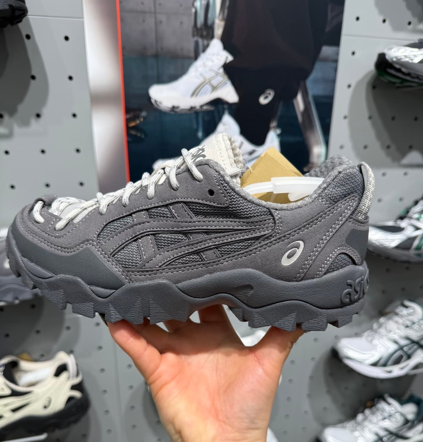 毛鉤風ピアス「グレーゴースト」 日本未入荷 ASICS アシックス ゲル ピカクス グレー GEL PICKAX