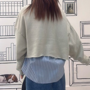 クロップド丈プルオーバー
