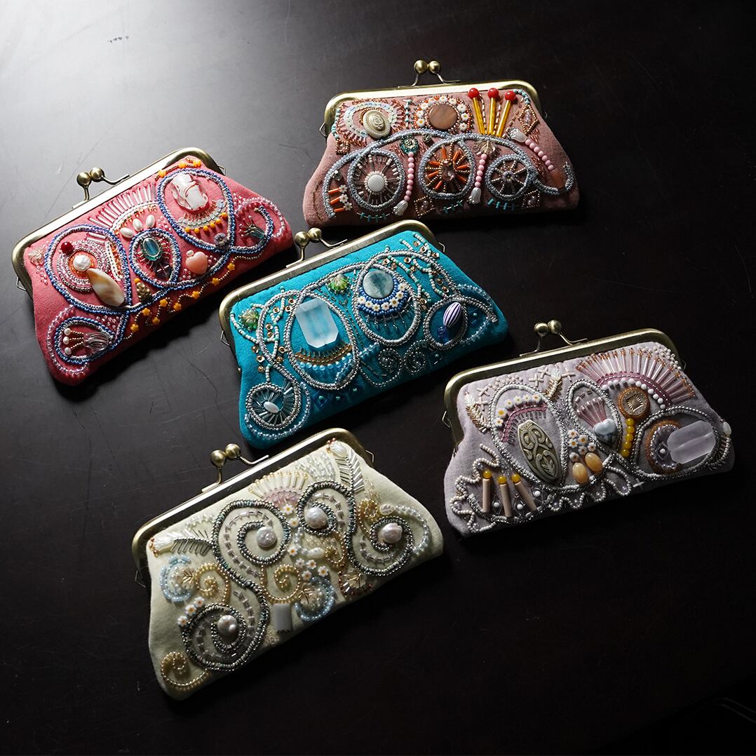 インド更紗模様のがま口ポーチ モリス 手刺繍 ビーズ刺繍 ハンドメイド