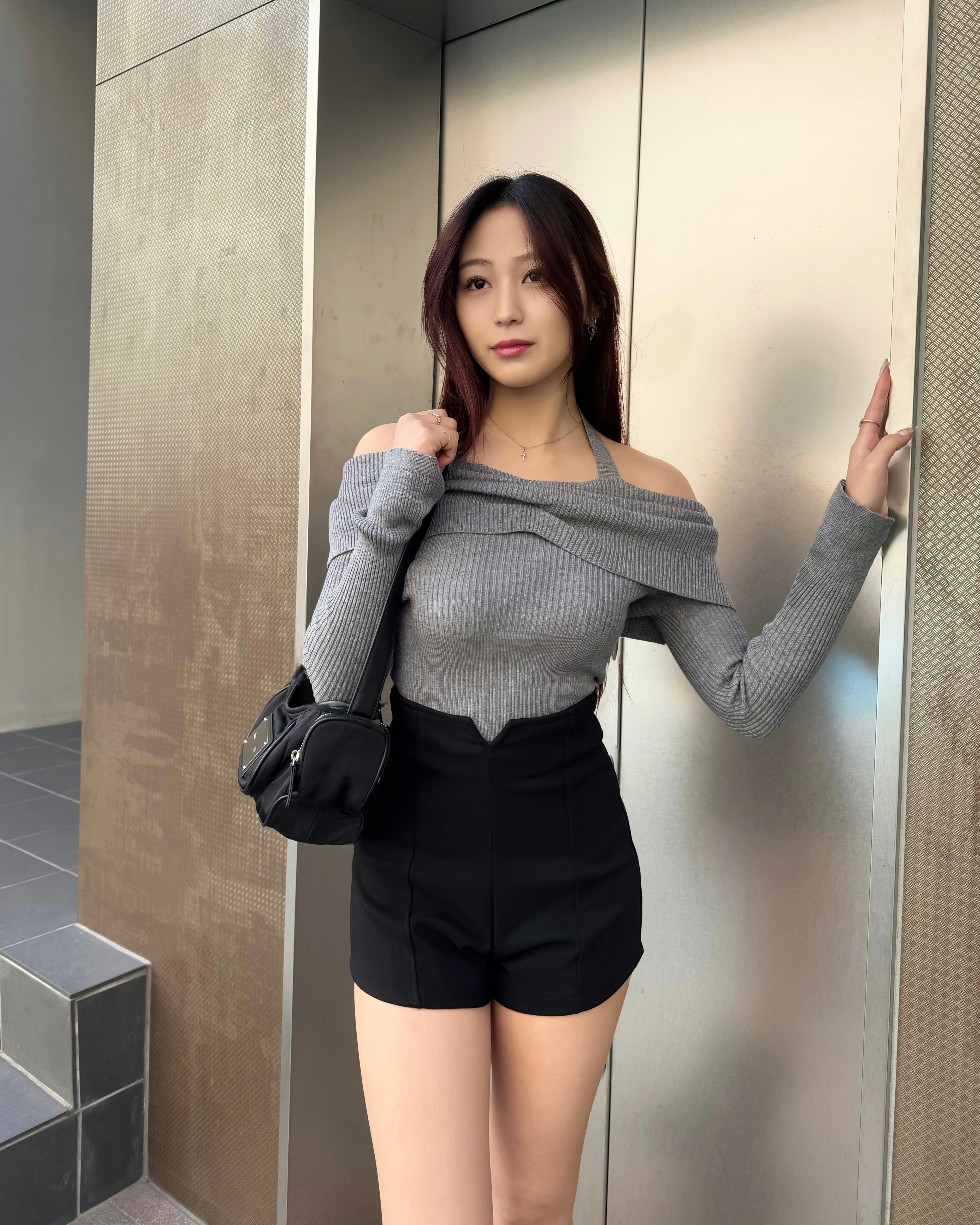 ホルターオフショルニット V4544