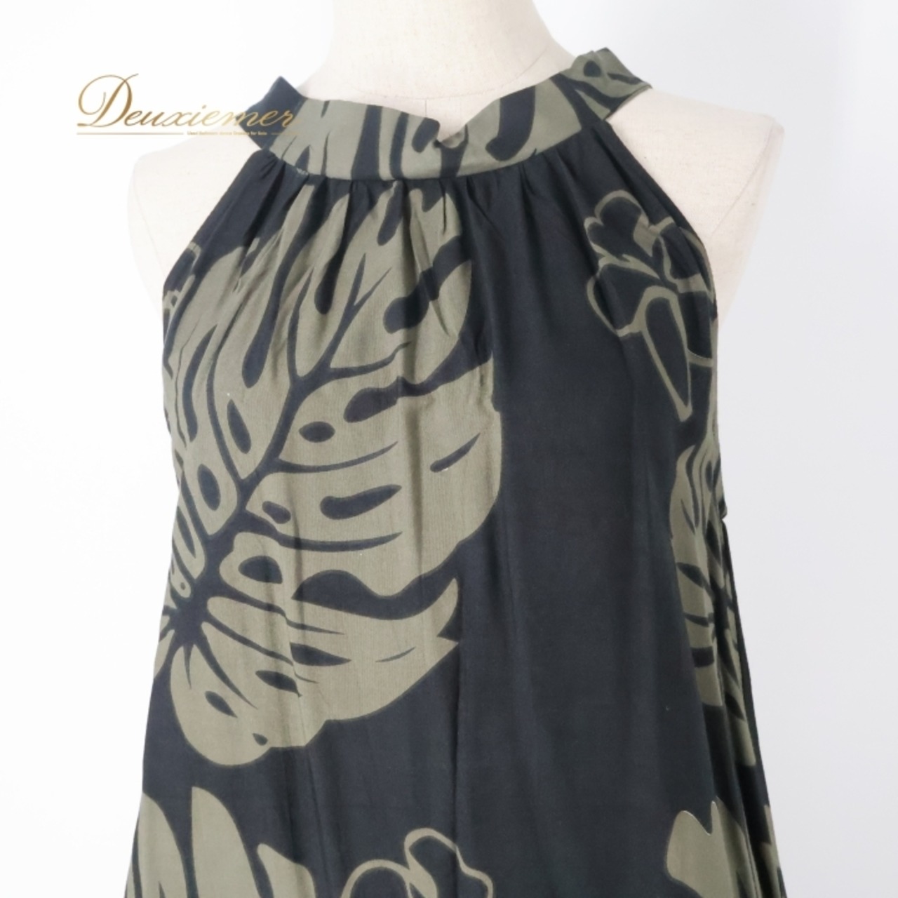 フラダンス 衣装 ワンピース ドレス ブラック系 PUKANA モンステラ柄 プルメリア柄 ハワイアンプリント レッスン 練習 フラ ダンス アロハ ノースリーブ アメリカンスリーブ リボン カーキ系 グリーン系 ホワイト系 黒 緑 白 大人っぽい 上品 軽やか かわいい おしゃれ ハワイ風 エレガント スポーツ カジュアル 女性用