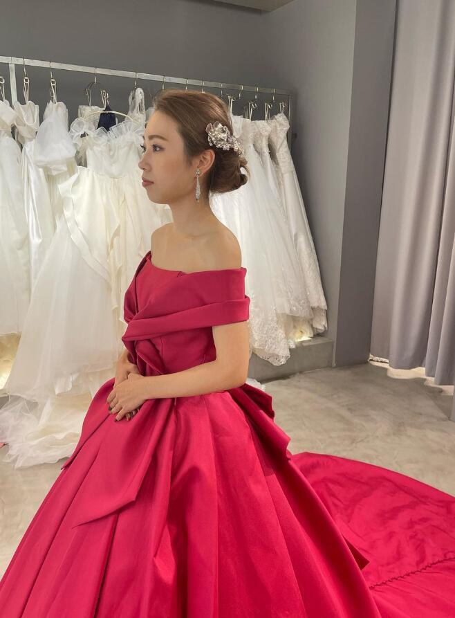 カラードレス ピンク 取り外しオフショルダー 光沢サテン 花嫁  