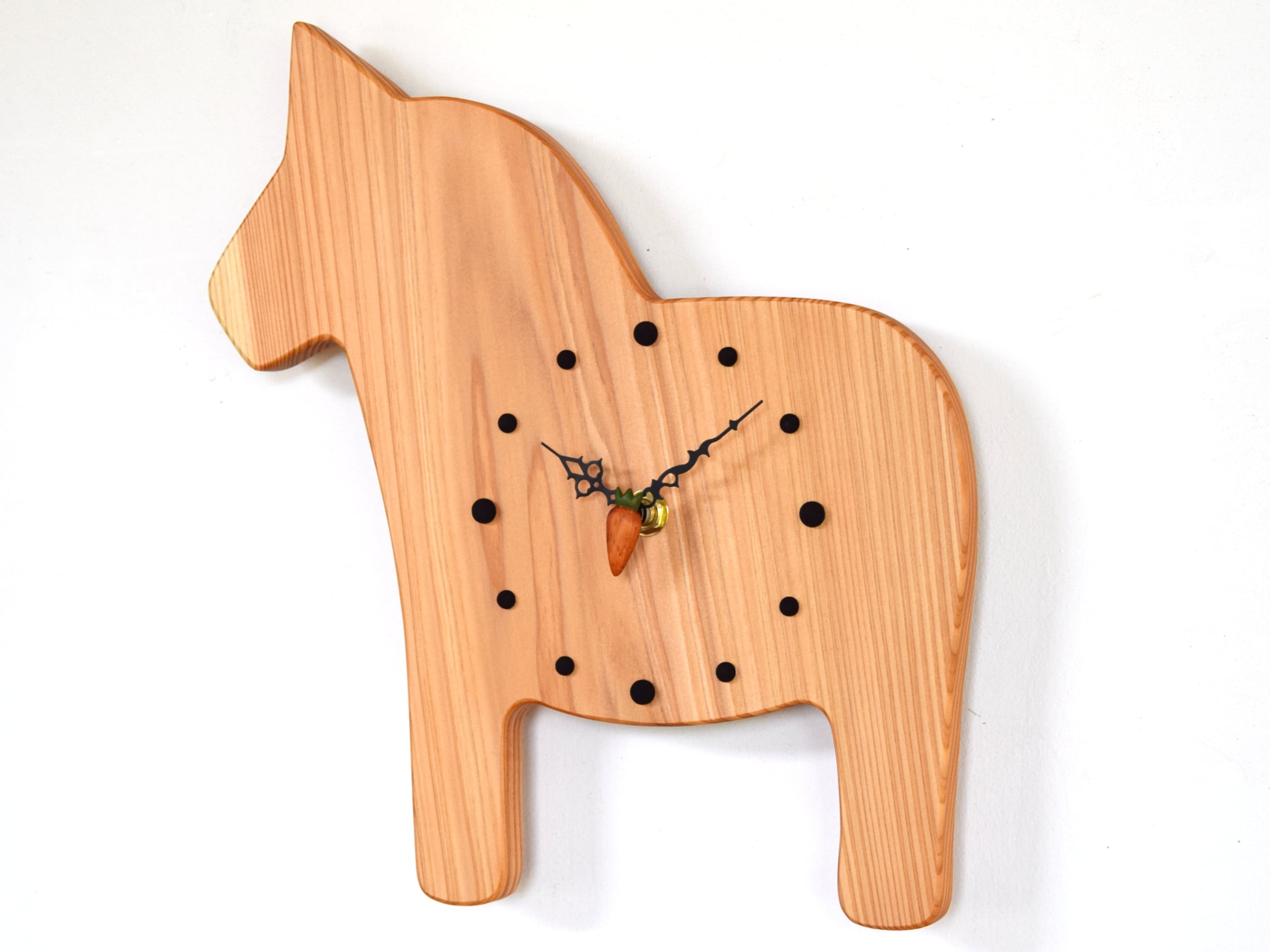 掛時計『ダーラナホース クリア』【智頭杉】 | 銘木工房ゆら木