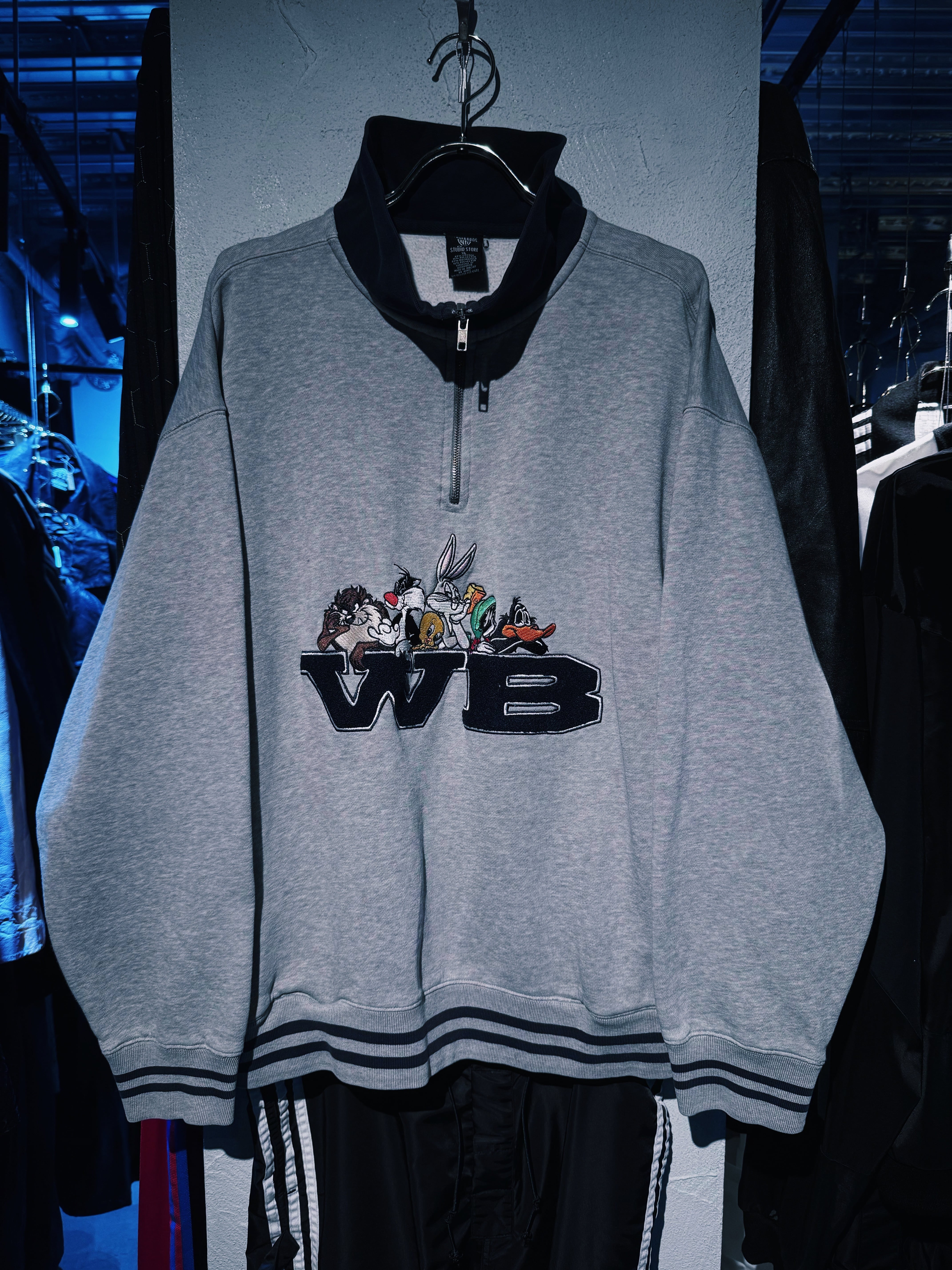 【D4C】90's vintage "WB Looney Tunes" Appearing characters design half zip track jacket