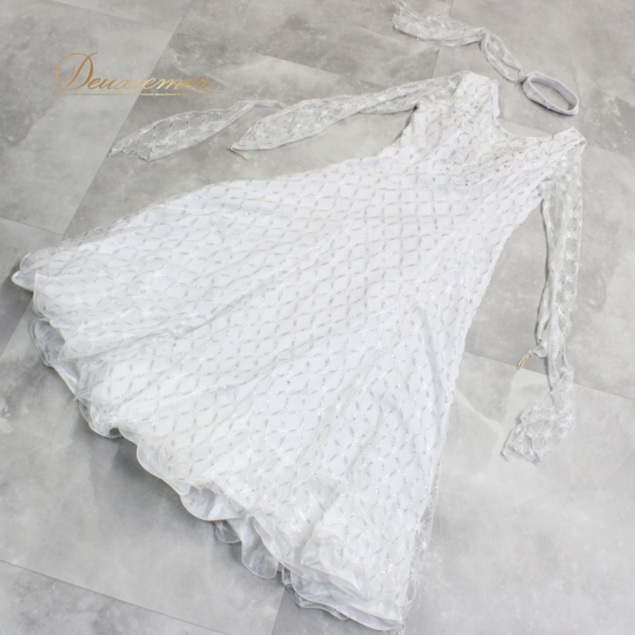 社交ダンス 衣装 スタンダード ドレス ワンピース パーティドレス Leirena レイリーナ シルバー系 ホワイト系 白 レース ステージ衣装 長袖 ボリューム エレガント チョーカー 伸縮性 ステージ パフォーマンス ダンス衣装 フォーマル コスチューム 結婚式 レースアップ 高級感 レディース おしゃれ パーティー 体型カバー おそろい