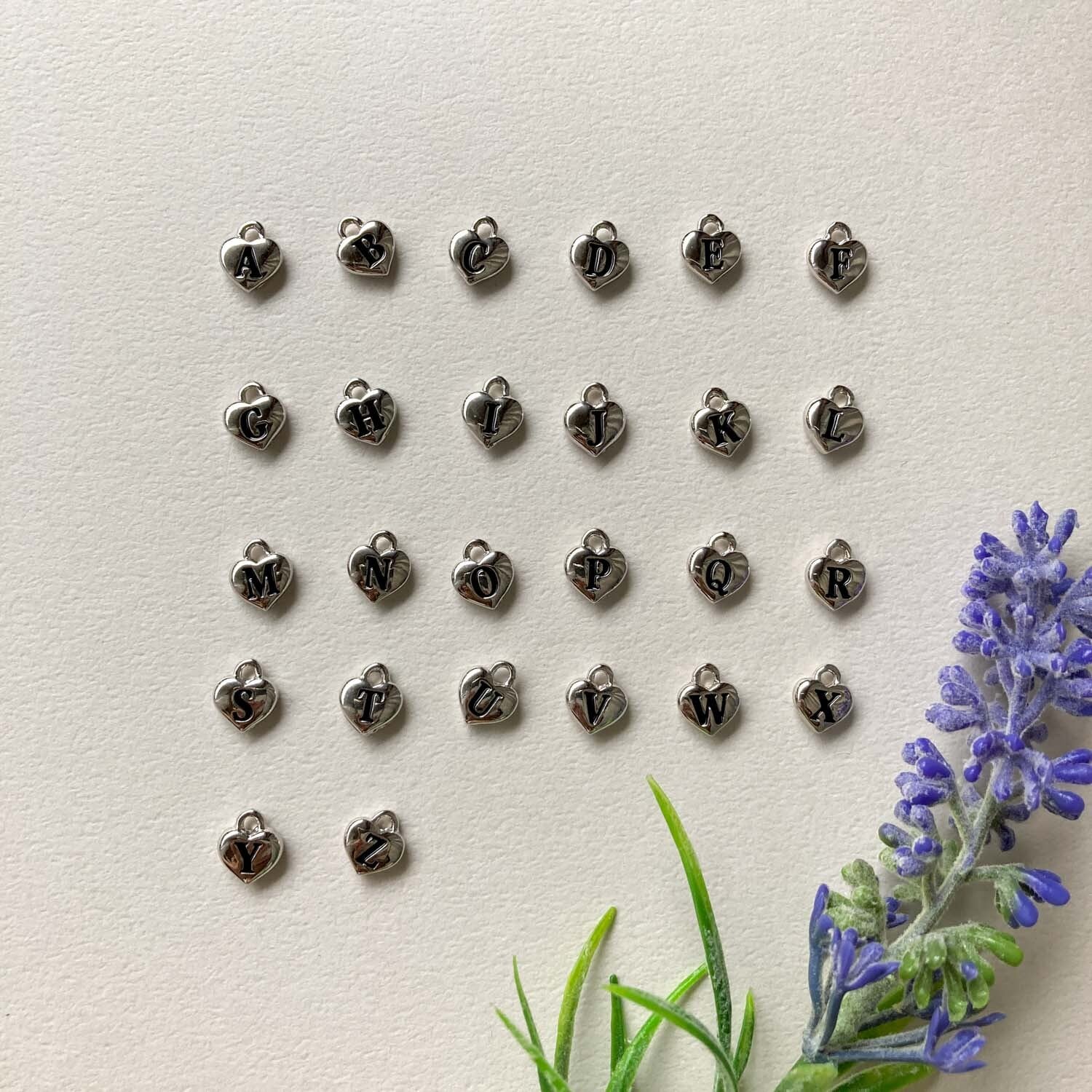 再入荷〉ミニハートアルファベットチャーム（シルバー） | Dua