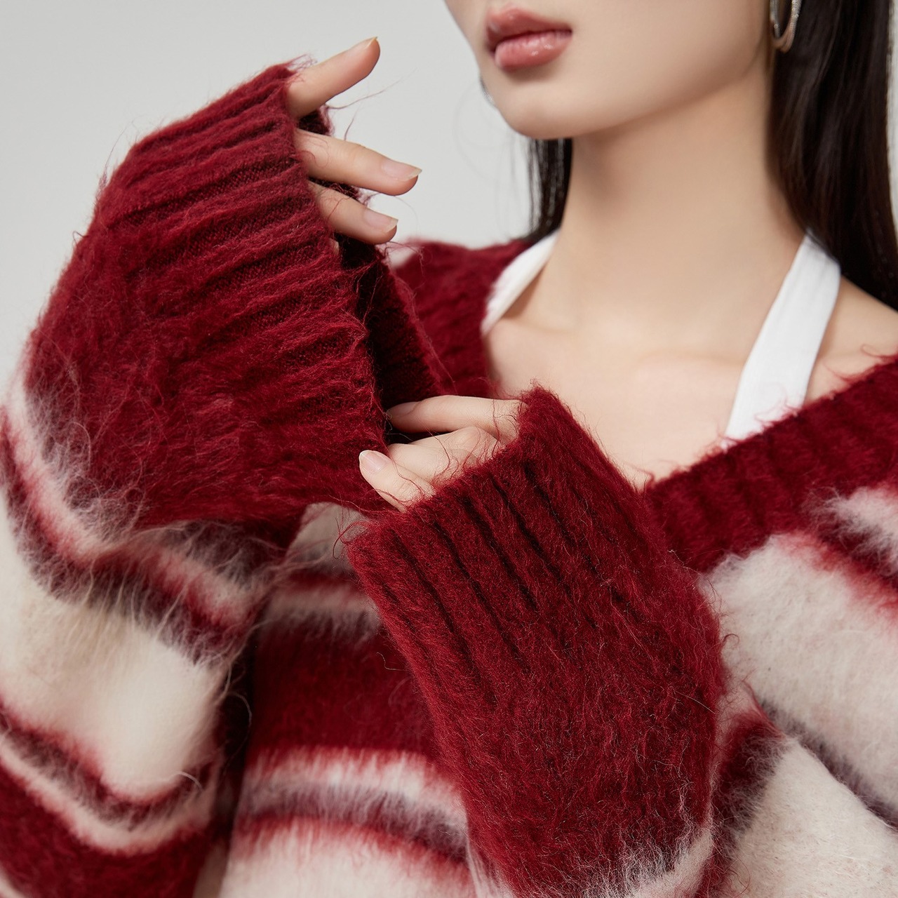 レッドボーダーVネックニット H0054