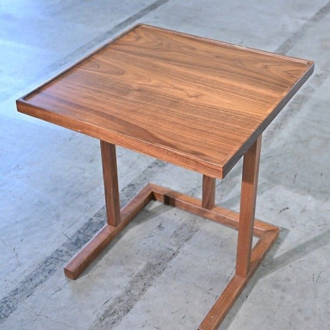 ウォールナット材 サイドテーブル 机 コーヒー ロー 北欧スタイル 花台 ナイト【中古家具/中古インテリア/USED家具ユーズド家具/リサイクル】