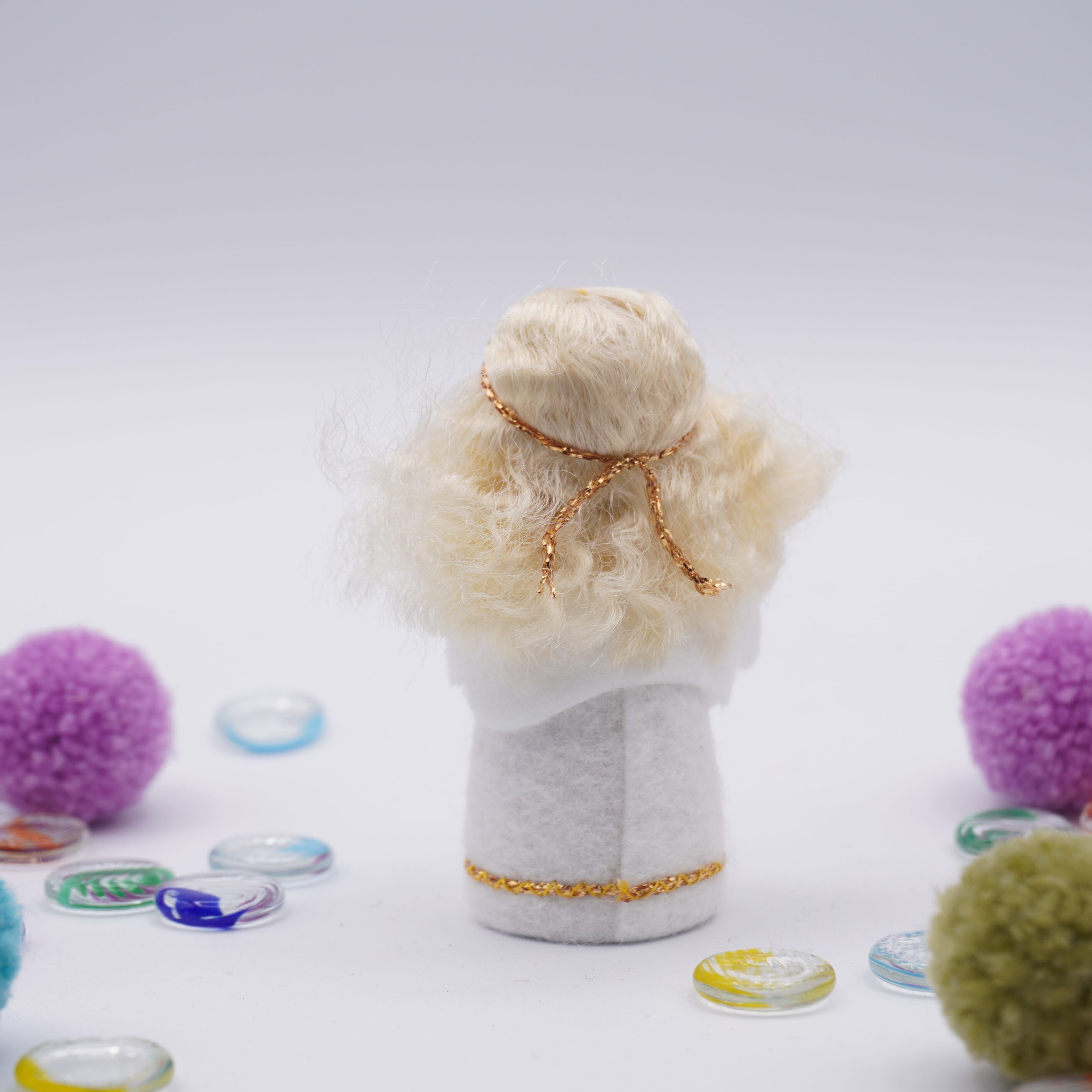 ♡エストニア作家木製置物木彫り天使北欧置物アーティスト北欧インテリアハンドメイド 楽天市場】彫刻風、天使の置物 アンティーク 羽 オブジェ 北欧