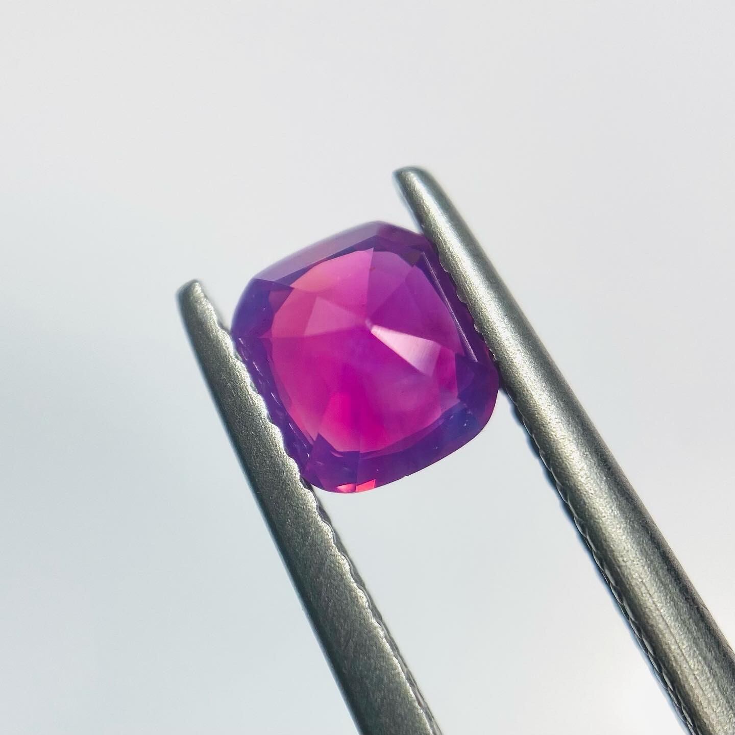 癒しと情熱の同居する 美サファイア