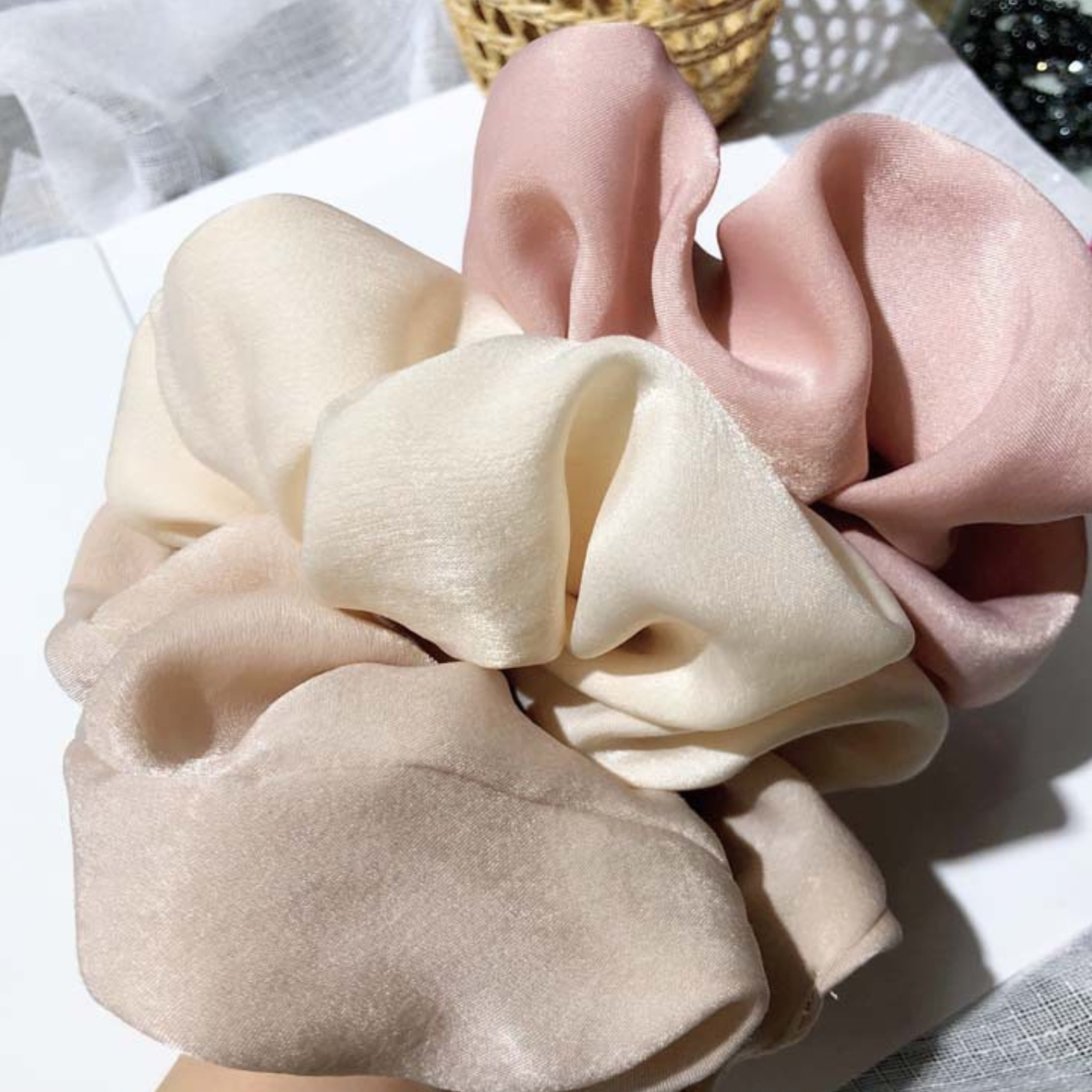 たっぷりボリュームファーシュシュ⤴︎ ベージュ×ピンク たっぷりボリュームファーシュシュ⤴︎ ベージュ×ピンク シュシュ［全