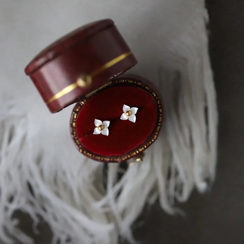 金アレ対応 white shell flower pierce (0376)