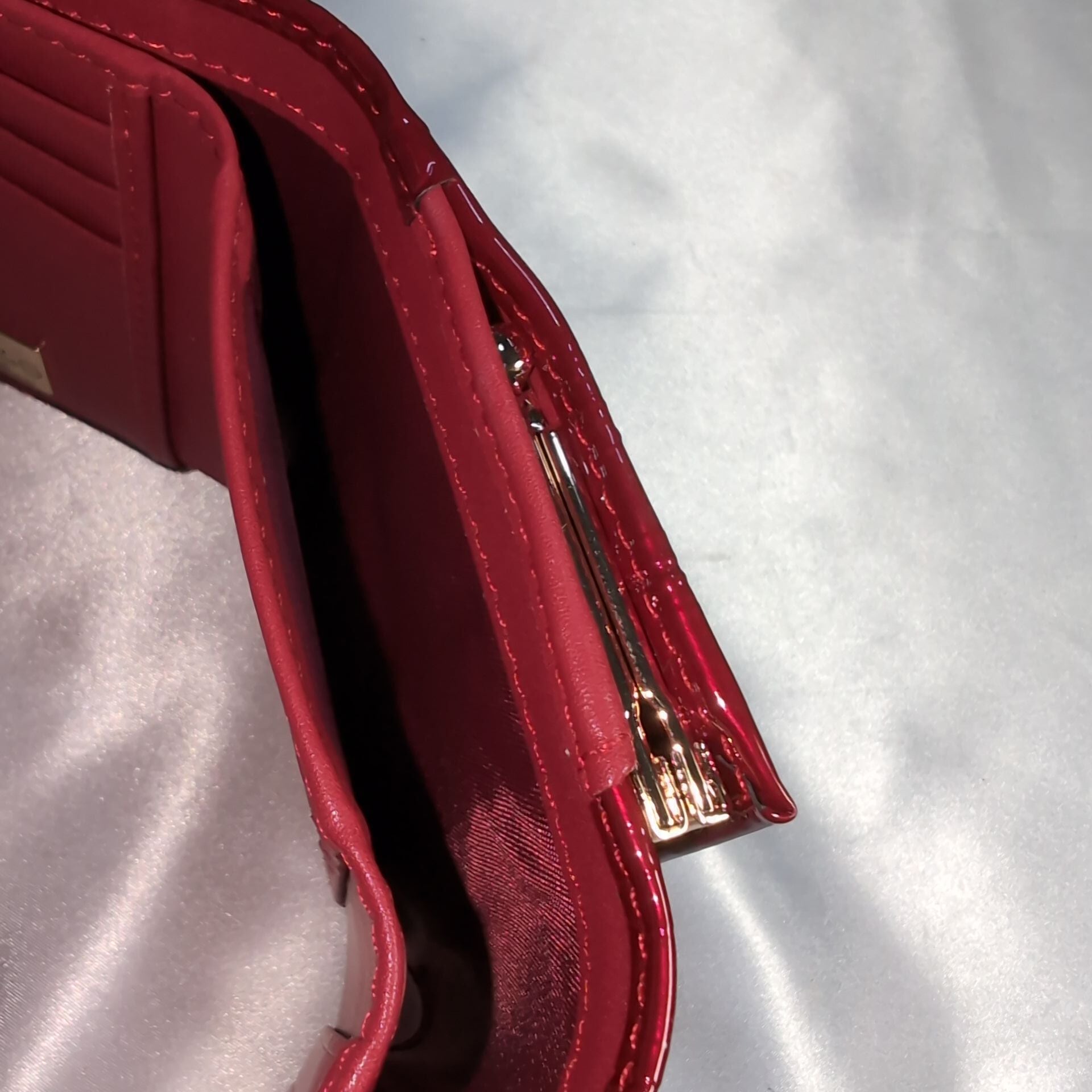 ヴィヴィアンウエストウッド エナメル がま口三つ折り財布