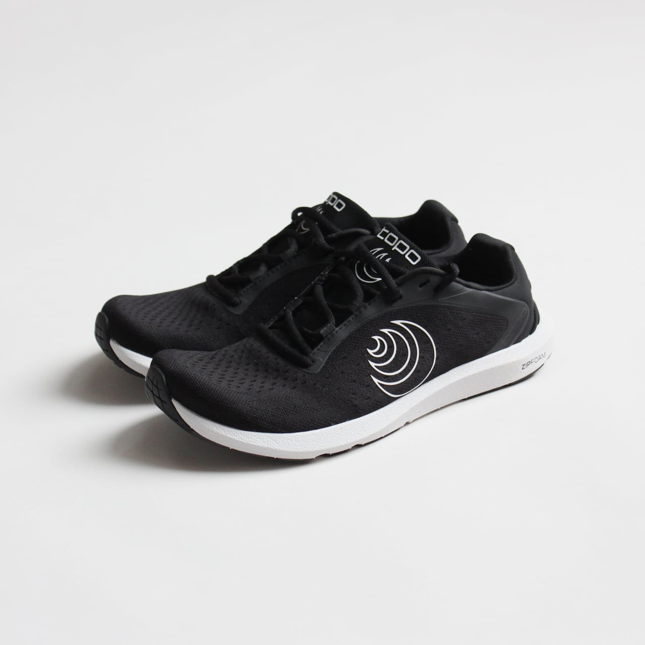 Topo Athletic(トポ アスレチック) ST-6 WOMENS - Black / White ロードランニングシューズ