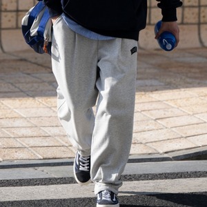 カレッジロゴスウェットパンツ　1020