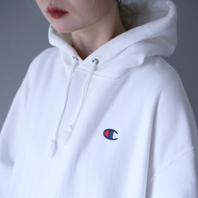 "Champion" white color over silhouette reverse wave sweat parka