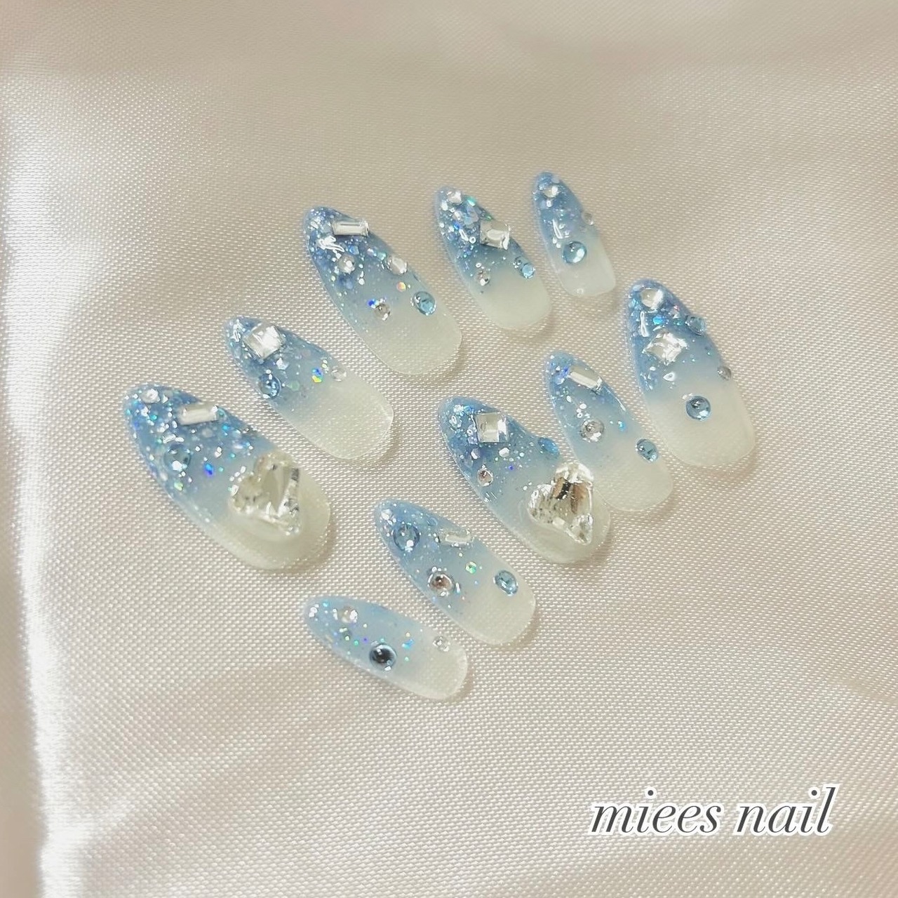 夏ネイル ワンホンネイル キラキラ ブルーグラデ 韓国風ネイル | miees 