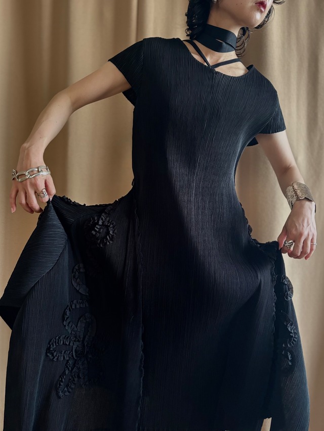 black sculptural pleated dress-5162-8