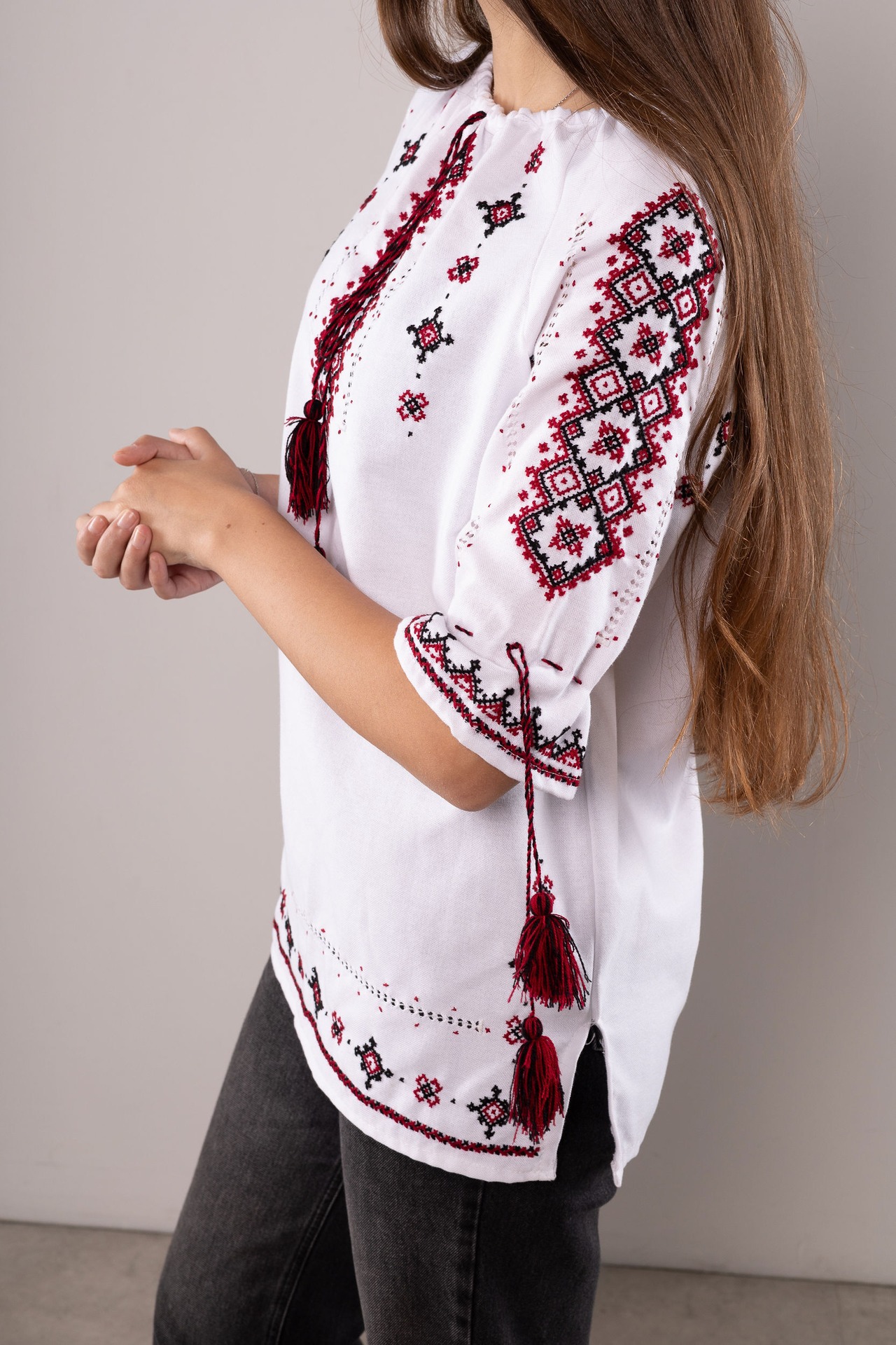 ウクライナ刺繍ヴィシヴァンカ・クラシック　ドニプロ　七分袖　手刺繍　麻　レディース・フリーサイズ - 4