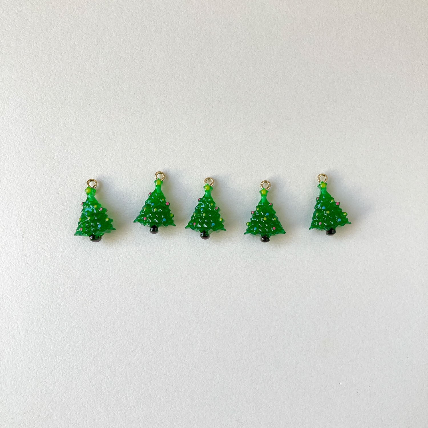 飴細工のようなクリスマスツリーのチャーム | Dua-アクセサリーパーツ