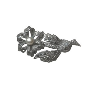 vintage silver flower motif brooch