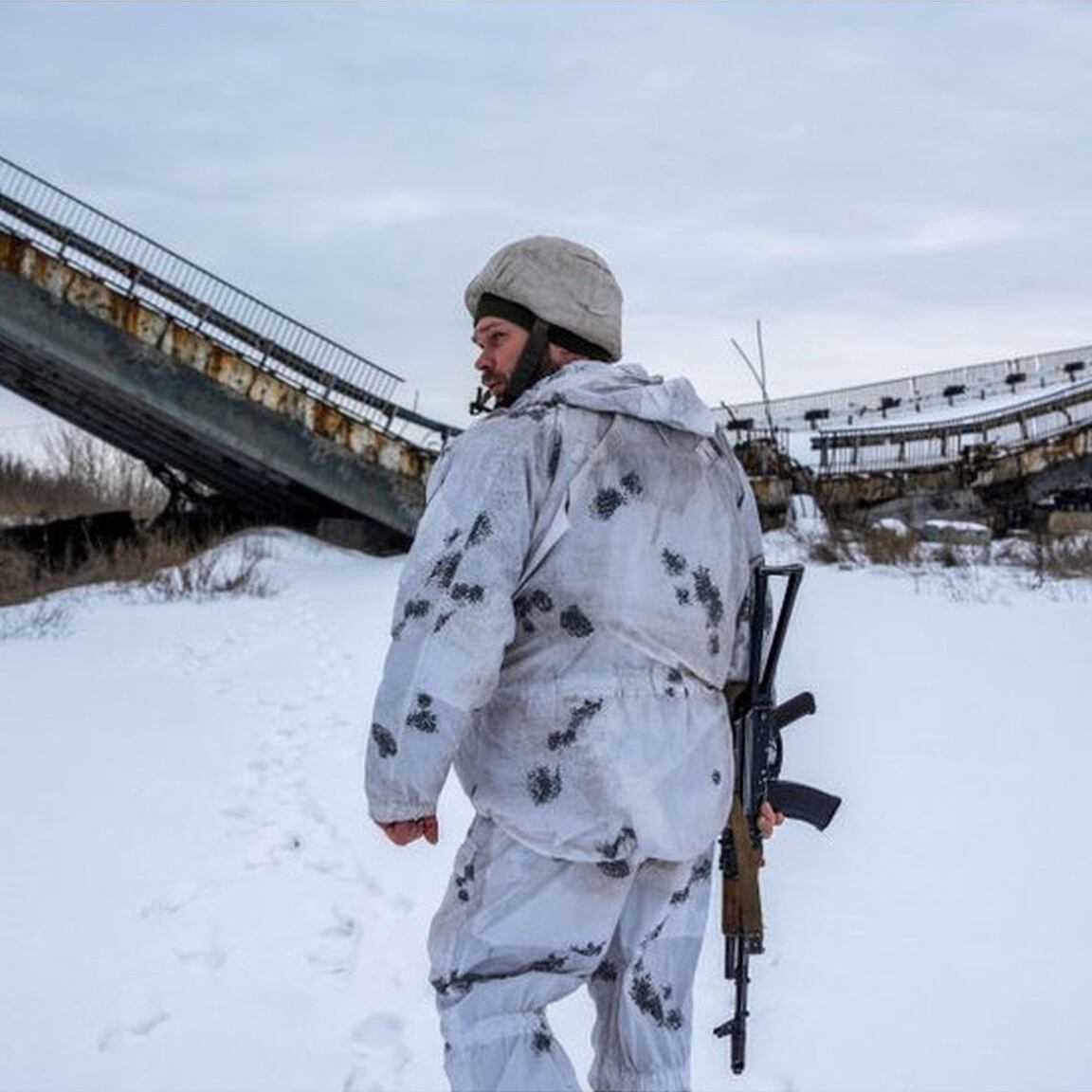 実品 本物 ウクライナ軍スノーカモ パーカー Mサイズ デッドストック