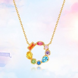 虹色の宝石ペンダント - 華やかな印象と幸せな気持ちを与える0655