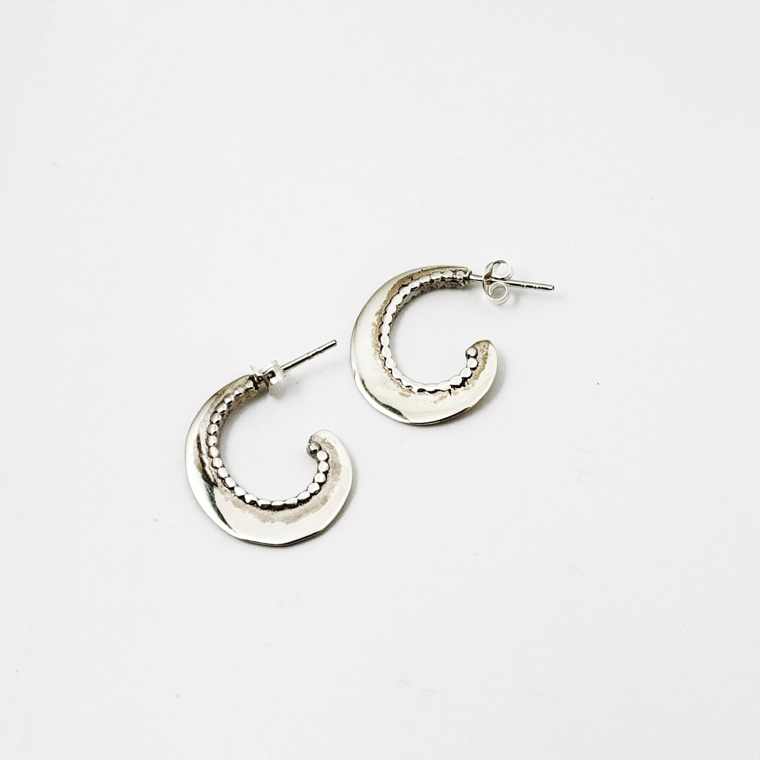 アンティーク風 ドットフープ スタッドピアス