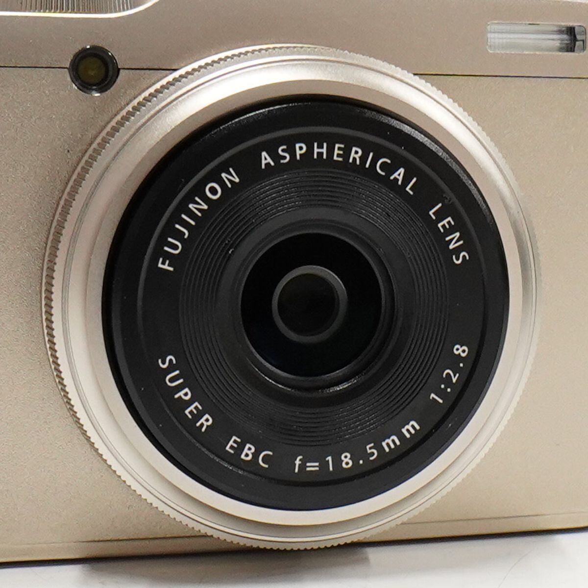 XF10 富士フイルム USED超美品 コンパクトデジタルカメラ 本体＋バッテリー APS-C 18.5ｍｍ F2.8 単焦点 Wi-Fi 完動品  CP4001