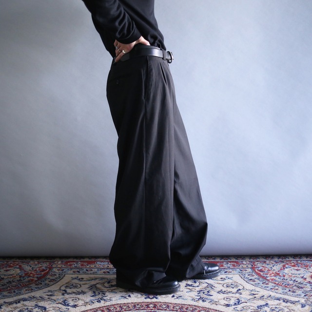 2-tuck straight silhouette black super wide slacks